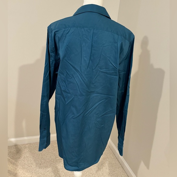 Set of 2 Men’s Formal Button Down Dress Shirts - Picture 3 of 10